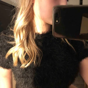  - En fin tisha från Zara (helt oanvänd)!! Står strl M men skulle säg att det är en XS/S. Nypris: 299kr 💫 