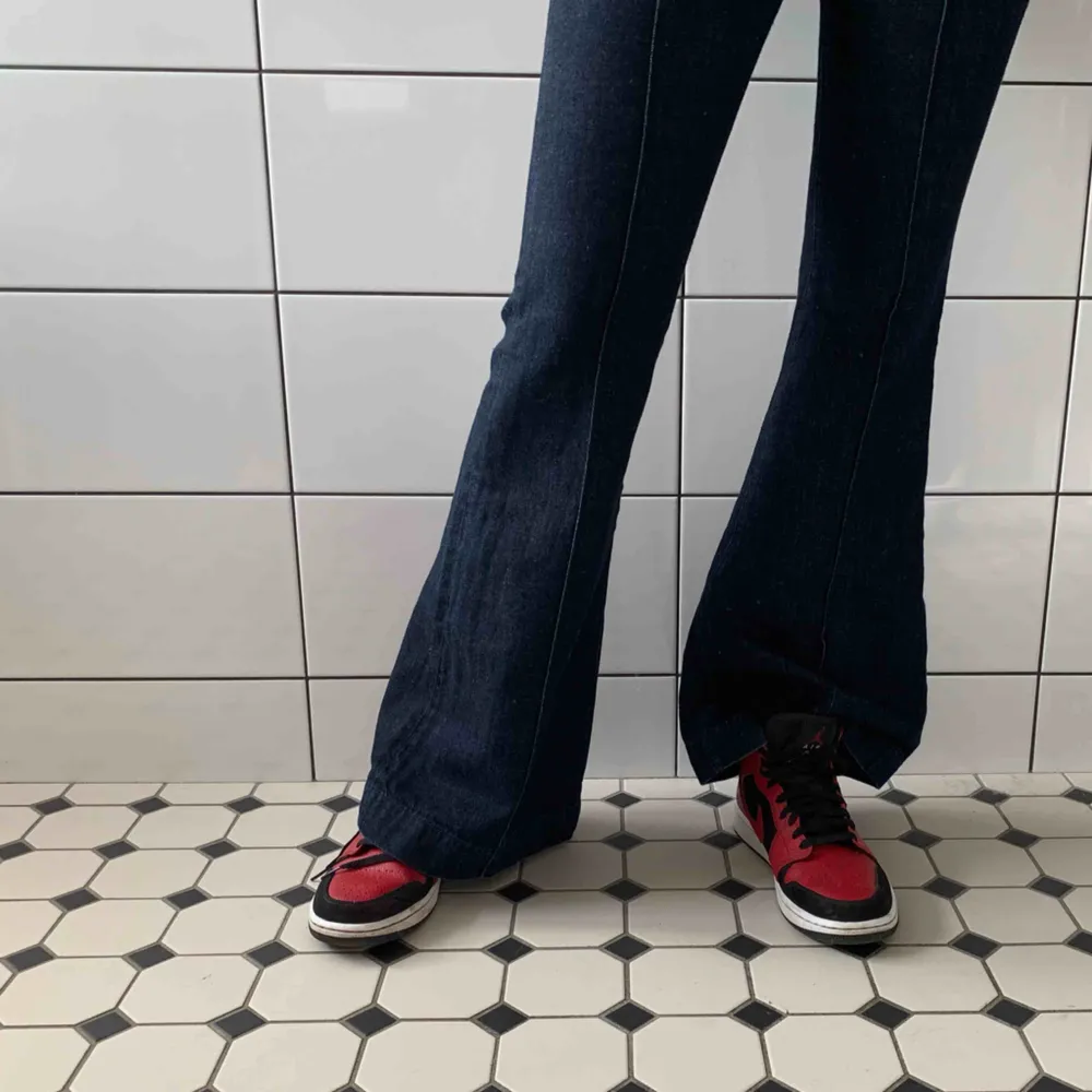 Asnice bootcut från Polo Ralph Lauren. Köpt vintage🥰 Säljer pga växt ut dem, skulle säga att de sitter som en XS/S. Frakt tillkommer☺️. Jeans & Byxor.