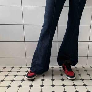 Asnice bootcut från Polo Ralph Lauren. Köpt vintage🥰 Säljer pga växt ut dem, skulle säga att de sitter som en XS/S. Frakt tillkommer☺️