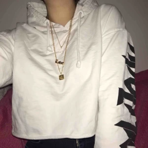  - Croptop tröja/hoodie