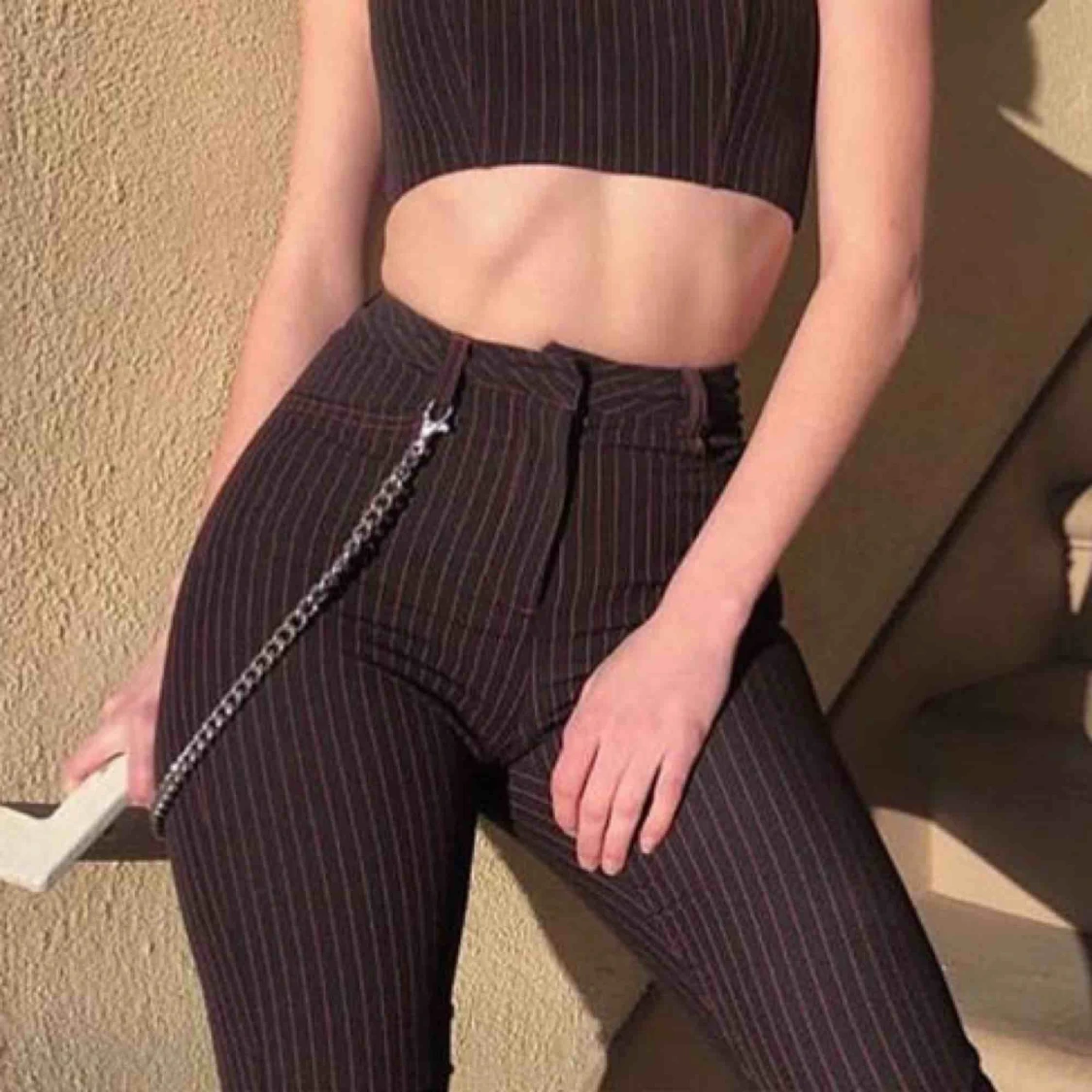 Danielle Guizio kostymbyxa 