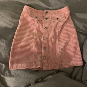  - Rosa Manchester kjol