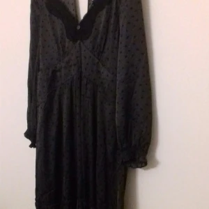 Odd molly kläning, str. 2 - Aldrig använd. Prislapp kvar. För stor för mig. 