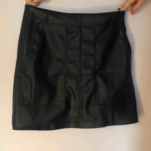  - Kjol i skinnimitation! 🌚 använd en gång! 