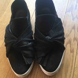  - Slip in skor från Agnes Cecilia. Sparsamt använda, fint skick!