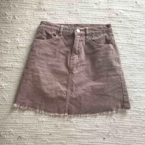  - Rosa manchesterkjol, kort och tight. Frakt tillkommer:-) 