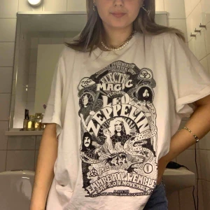  - Fin t shirt som ser ut att vara oversized look, bra skick! 