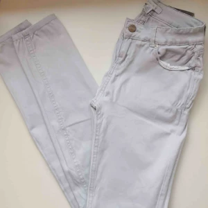  - Använd skick. Slim fit, regular waist. 5 fickor