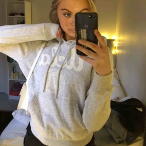  - Jätte bekväm o fin hoodie från H&M😍 passar till allt!!! Använd några få gånger💞 ‼️ Frakt ingår i priset‼️‼️