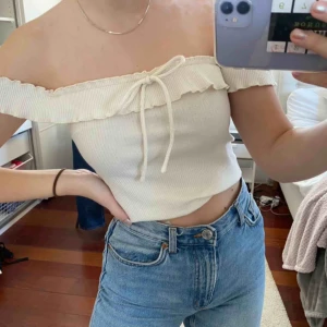  - En snygg tröja från bershka. Passar till allt. 