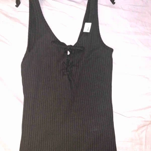  - Linne med snörning från Gina Tricot! Frakt: 42 kr 😍 Skriv för fler bilder 🥳