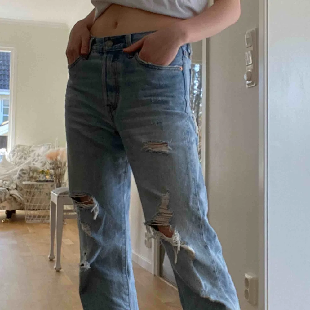 Levis jeans strö 28!  Jag har normalt storlek 25/26 o är oversized på mig. Köpta för 1000 i usa för 0.5 år sedan o sparsamt använda. Jeans & Byxor.