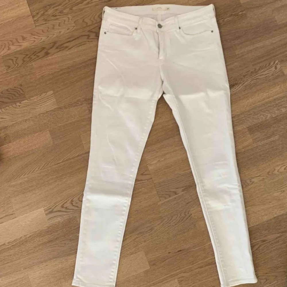 Aldrig använda Levis jeans i vit. Jeans & Byxor.