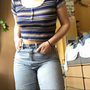  - Fin randig topp från hm, storlek XS, men skulle snarare säga S eller M, men då sitter den tajt