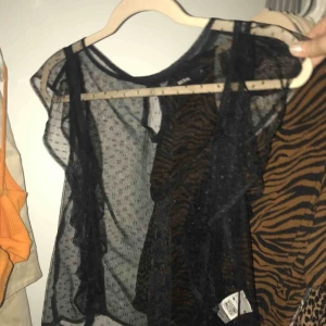 Topp - Söt festtopp från Bik bok! Använd en gång så den är i nyskick.