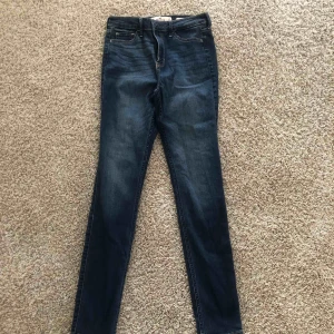  - Hollister jeans bra skick frakt tillkommer 