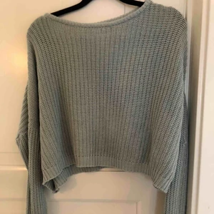 Stickad tröja  - Turkos långärmad stickad tröja och i bra skick         Jag skulle säga att man jag ha tröjan från xxs-s den är väldigt stretchig                                                 frakt tillkommer