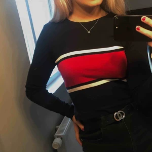  - Fin tröja från brandy Melville, sparsamt använd. Köpare står för frakt.