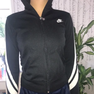  - Nike jacka knappt använd