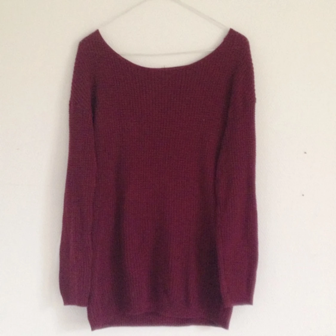 Vinröd stickad tröja i mycket fint skick! 