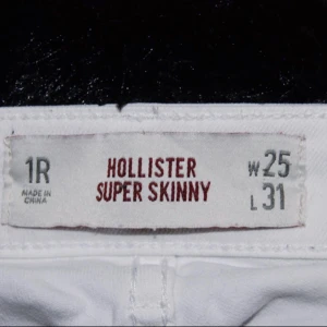  - Vita hollister jeans  Skulle säga att de är i XS-S