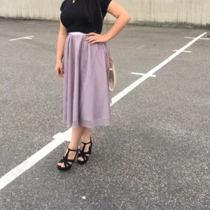  - Super finn kjol i jätte finn material som är använd ett par timmar . 