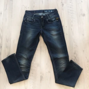  - G-star jeans i storlek 24. Låg midja.  Mycket sparsamt använda men är nu för små. Kan mötas upp (Åkersberga & Täby) och tar swish.