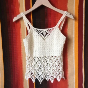  - Virkat linne, ingen märkning men ca XS i storlek 60 kr inklusive frakt! 