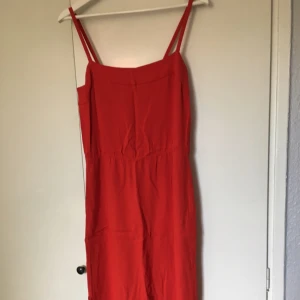  - Jättefin röd klänning köpt second hand. Passar en xs. 