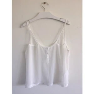  - Superfin vit topp, aldrig använd! 👌🏽frakt ingår i priset.