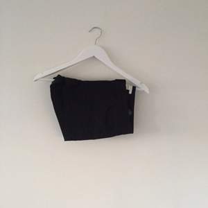 Svarta tajta shorts från H&M