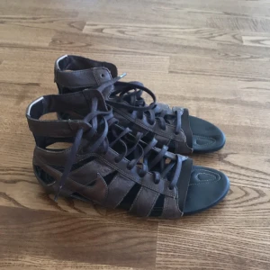  - Nike sandaler. Använd fåtal gånger, bra skick.