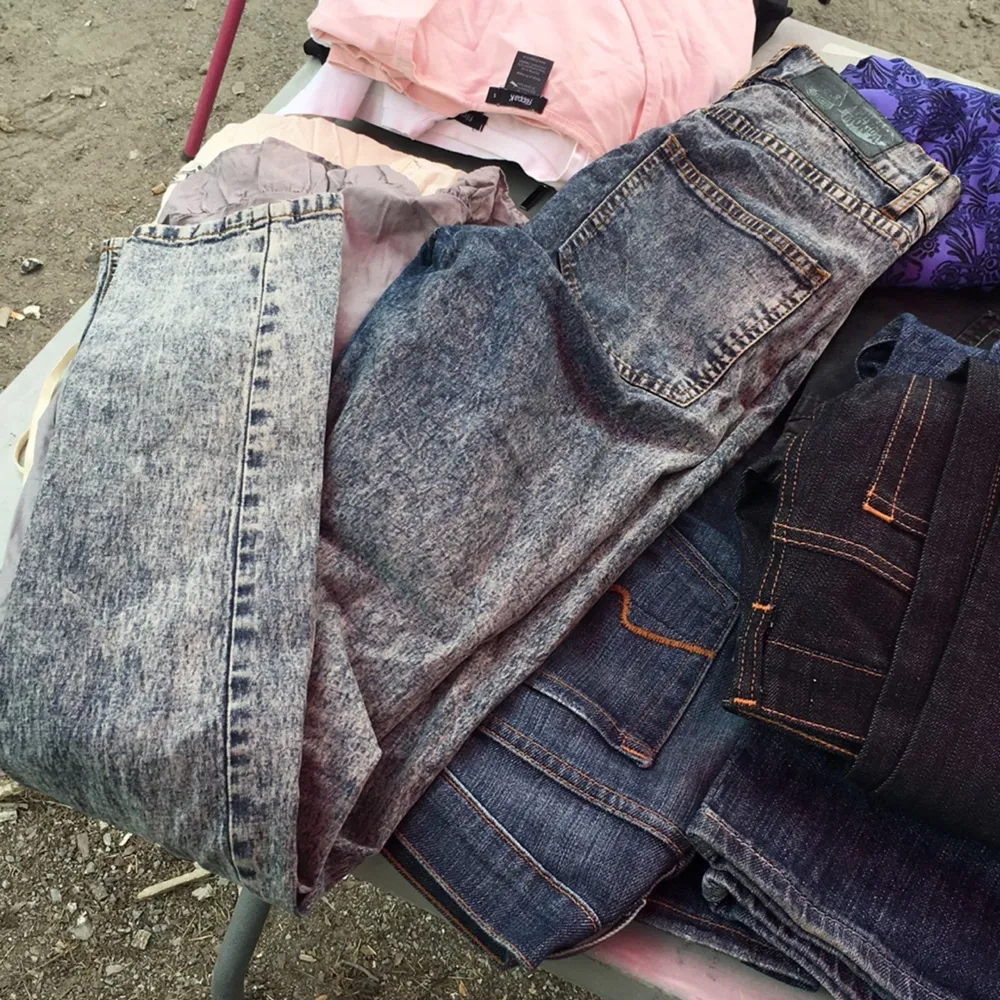 Cheap monday jeans i stuprörsmodell. Stretchiga.  Köparen betalar ev frakt. . Jeans & Byxor.