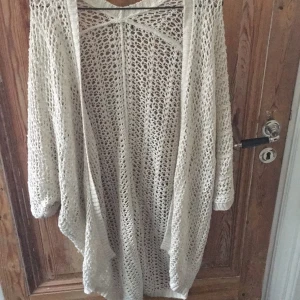  - Virkad kofta🌻   🗯Köparen står för frakt eller mötes upp i Stockholm🗯