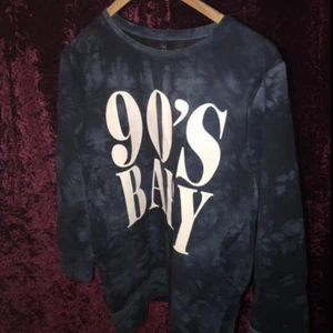  - Storlek L , men känns som M. Knappt använd. 