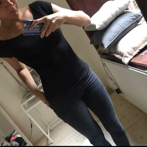  - T-shirt med stretch å snygg passform. Pris Inkl frakt. Nypris 299