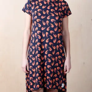 SÖKES! Önskar köpa denna Dagny dress från Emma malena med räkmönster. Har du en som du vill sälja så kontakta mig så kan pris diskuteras!