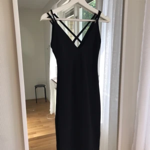  - Ny klänning från Bikbok. Storlek XS men passar en S med. 