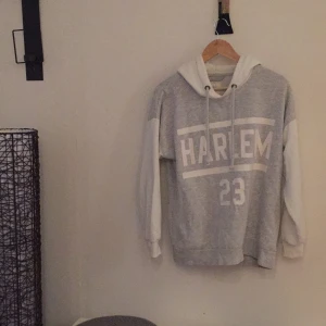  - Hoodie storlek xs, 100kr inklusive frakt 