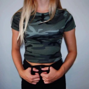  - Militär magtröja i S