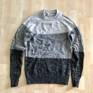  - Mycket bra skick! Bekväm att ha på sig och är mycket värmt. Nypris: 1599 kr  Storlek Small Passar er som är mellan 172cm - 180cm