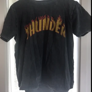  - Helt oanvänd rock tröja från Carlings