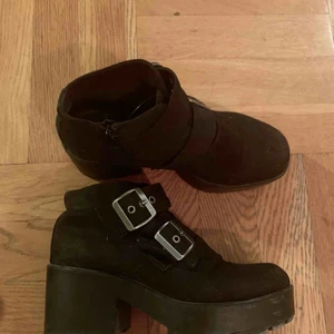  - Vagabond boots med spännen. Begagnat skick men snygga och fräscha.