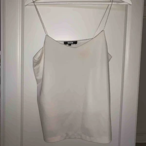  - Snyggt linne med tunna band. 50kr i frakt! 