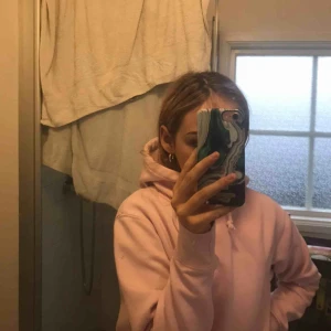  - så fin och mysig ljus rosa hoodie från herr avdelningen pulka and bear! storlek xxs men passar nog mer en xs/s. bra skick