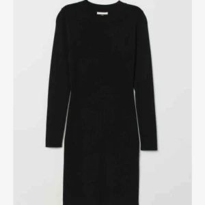  - Svart tight basic klänning från H&M Frakt är 50kr 