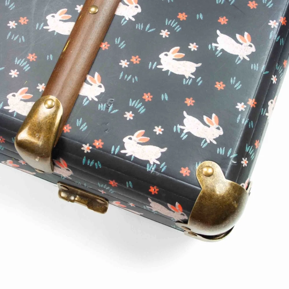 Kawaii briefcase with bunnies pattern in dark brown (black) Measurements: Width: 38; height: 25; depth: 10 Free shipping! Read the full description at our website majorunit.com No returns . Väskor.