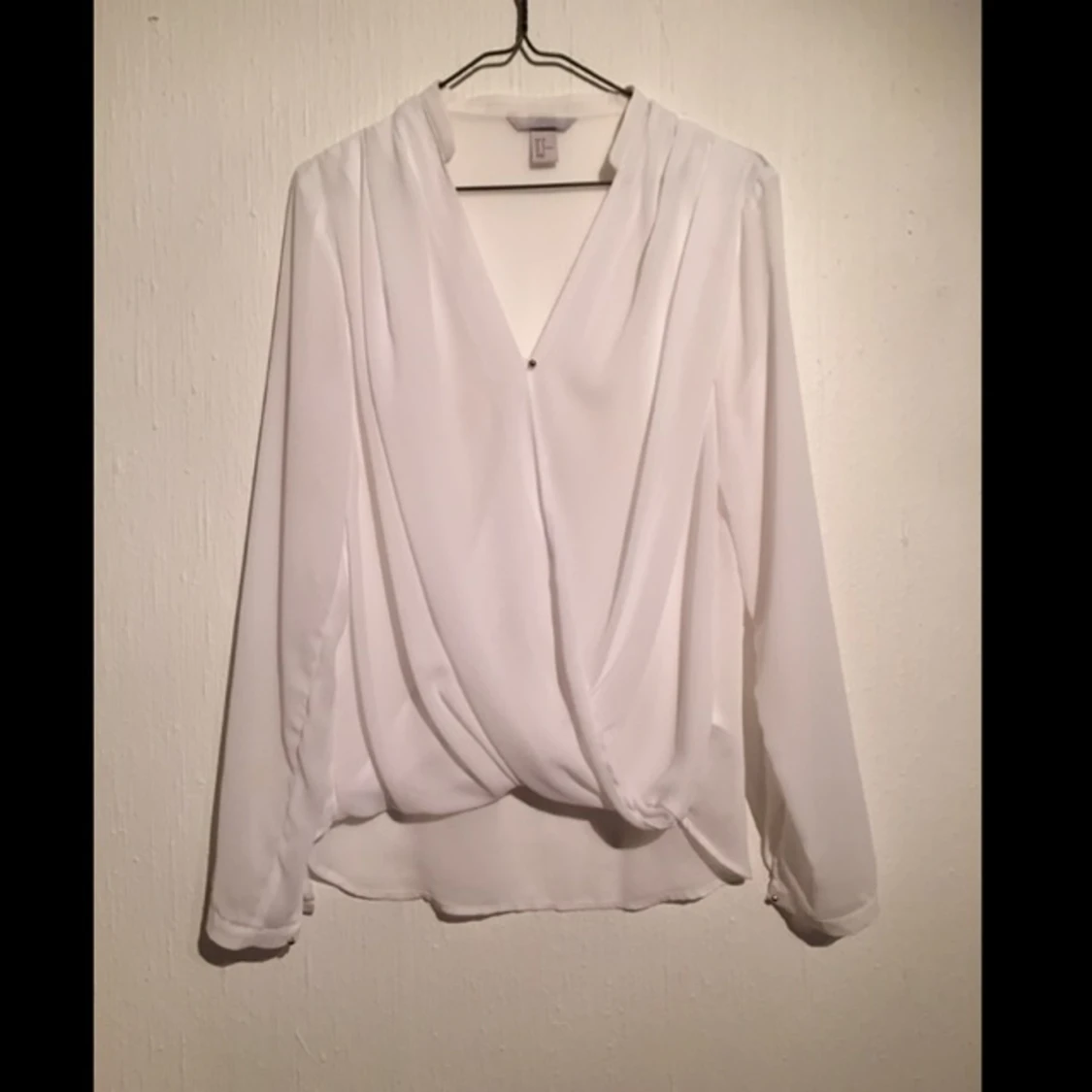 Draperad vit blus/top från H&M