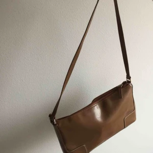  - Supersnygg väska i snygg färg som passar till allt. Nyskick. Köpare står för frakt. Annars möts vi på söder💕