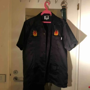  - Säljer en ascool tröja/skjorta, frakt tillkommer💓💓